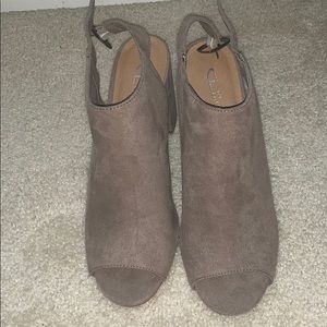 Mauve heeled open toe booties